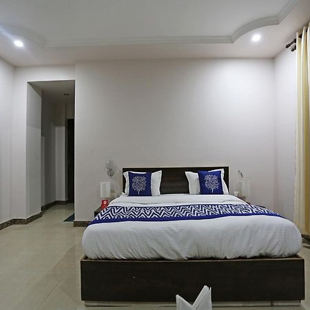 Oyo 4635 Sheetal Hotel ฮัดวานี ภายนอก รูปภาพ