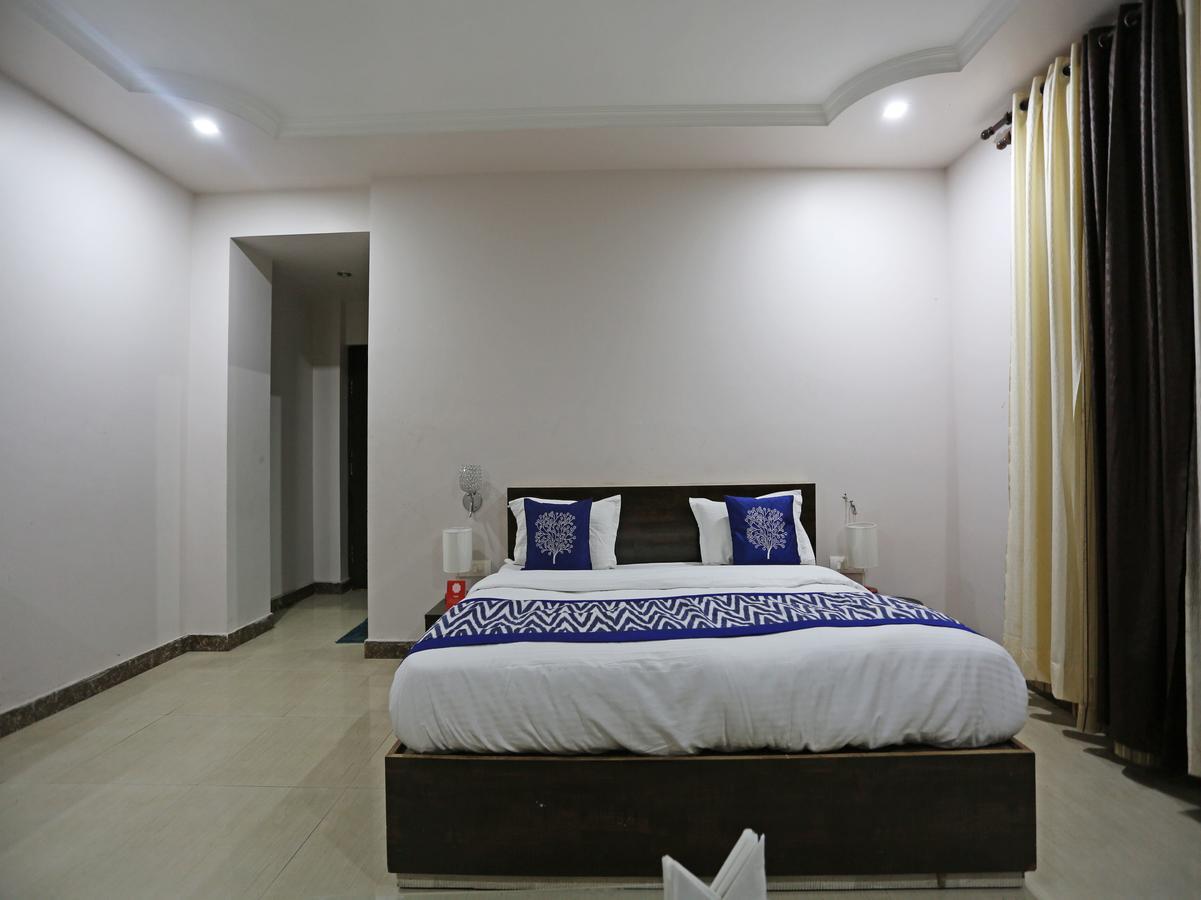 Oyo 4635 Sheetal Hotel ฮัดวานี ภายนอก รูปภาพ