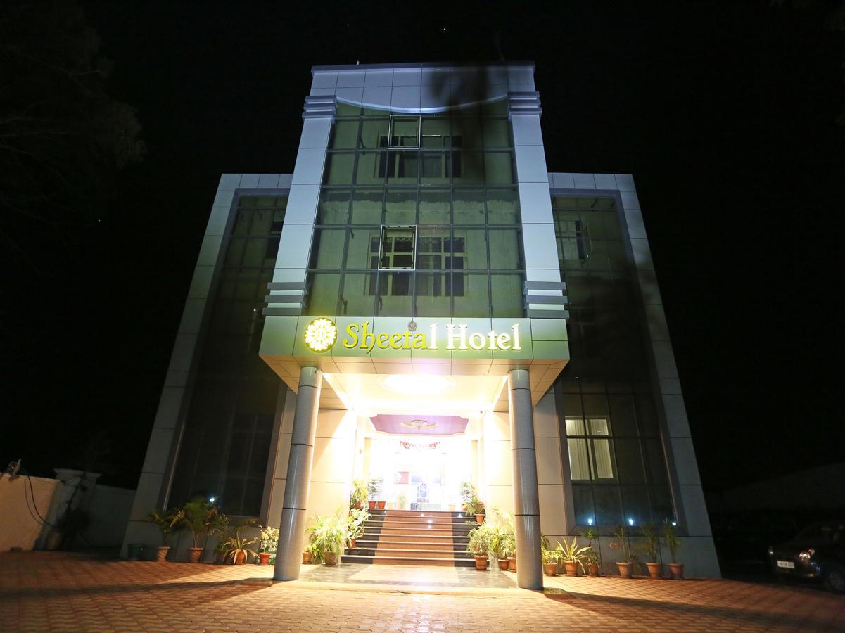 Oyo 4635 Sheetal Hotel ฮัดวานี ภายนอก รูปภาพ
