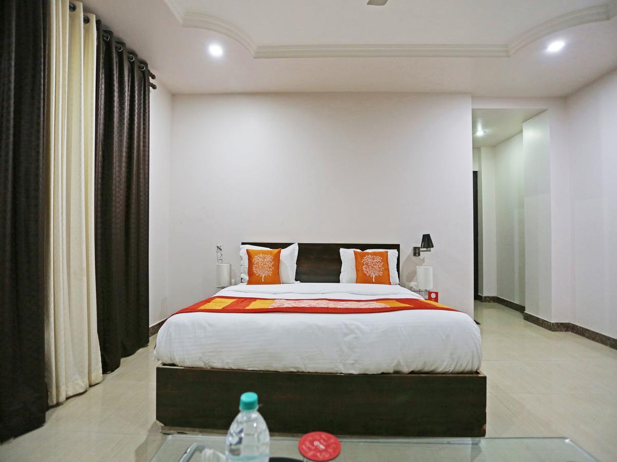 Oyo 4635 Sheetal Hotel ฮัดวานี ภายนอก รูปภาพ