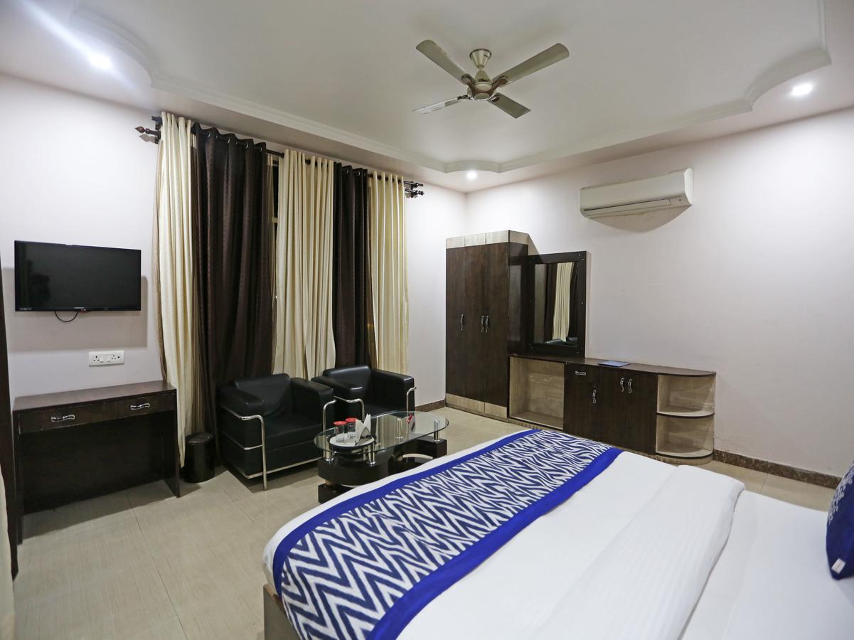 Oyo 4635 Sheetal Hotel ฮัดวานี ภายนอก รูปภาพ