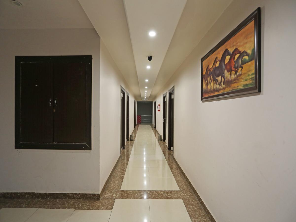 Oyo 4635 Sheetal Hotel ฮัดวานี ภายนอก รูปภาพ