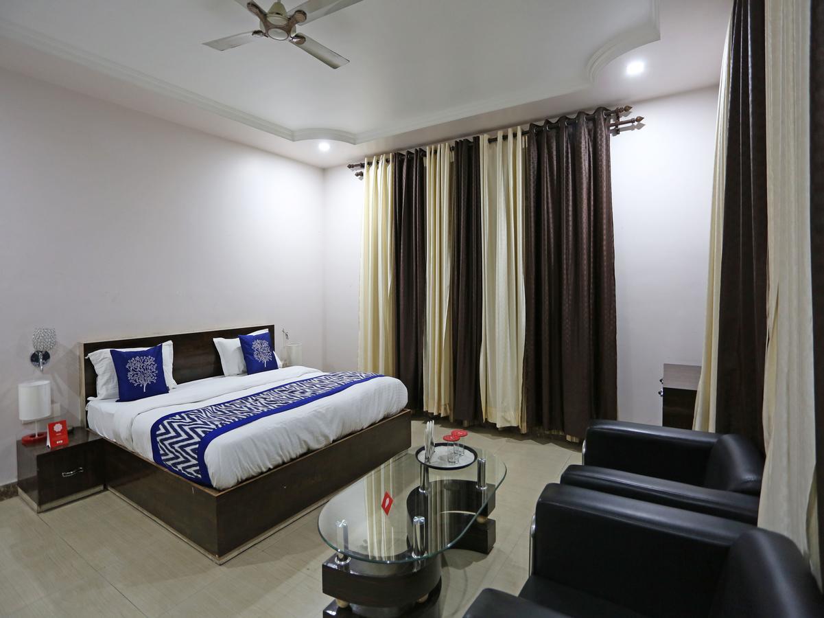 Oyo 4635 Sheetal Hotel ฮัดวานี ภายนอก รูปภาพ