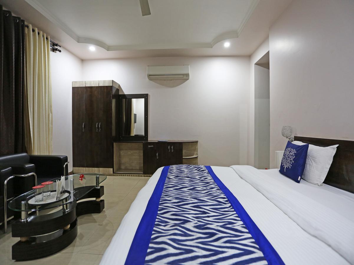 Oyo 4635 Sheetal Hotel ฮัดวานี ภายนอก รูปภาพ