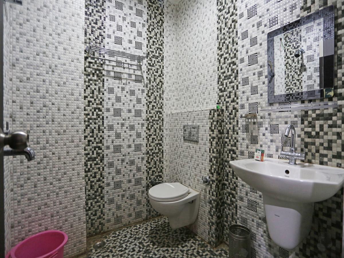 Oyo 4635 Sheetal Hotel ฮัดวานี ภายนอก รูปภาพ